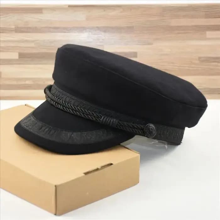 Chapeau de capitaine noir classique