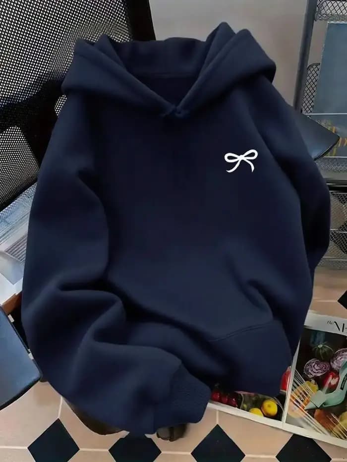 Sweat-shirt à capuche bleu marine avec imprimé nœud, coupe ample et décontractée, à manches longues,