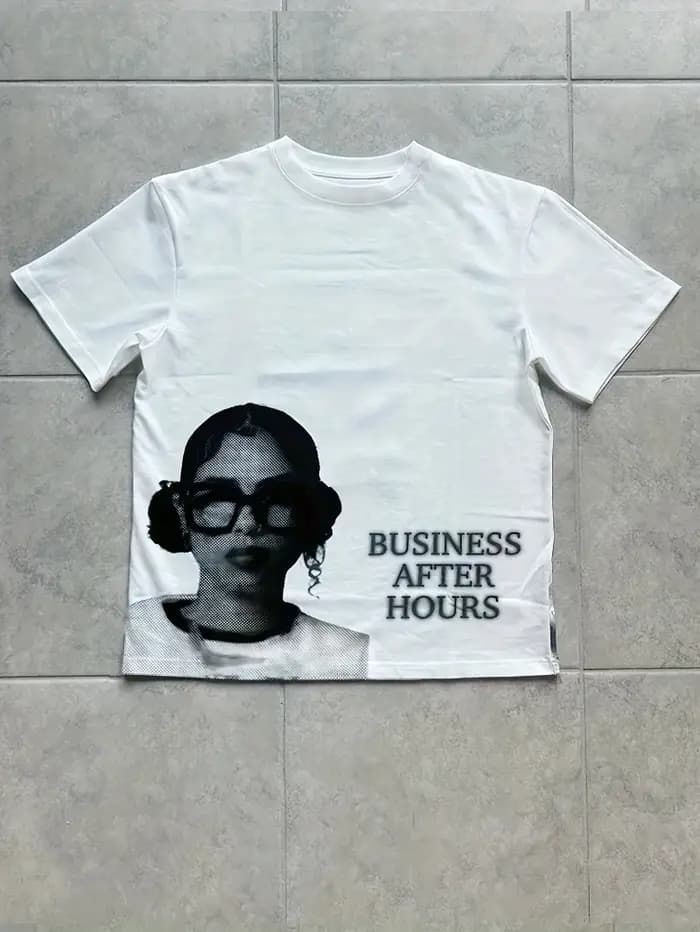 T-shirt à motif Y2K - Portrait dessiné à la main avec les mots « Open after work », T-shirt rouge vi