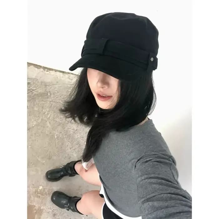 Casquette de peintre vintage noire rustique à rivets pour femme