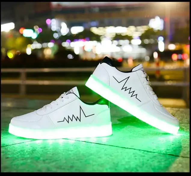 Femmes hommes baskets adultes chaussures LED avec semelle éclairée
