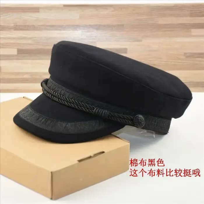 Chapeau de capitaine noir classique