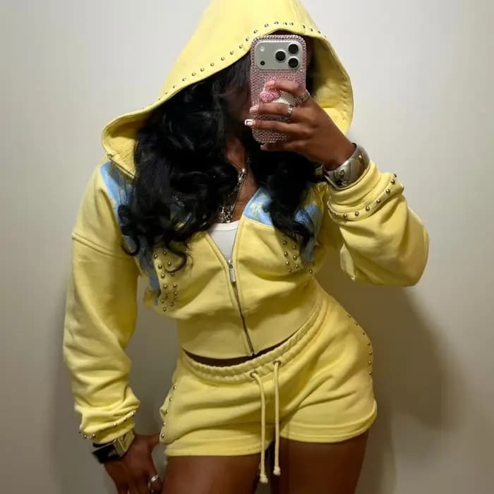 Ensemble de 2 pièces : Sweat à capuche et short de sport jaune Mellow