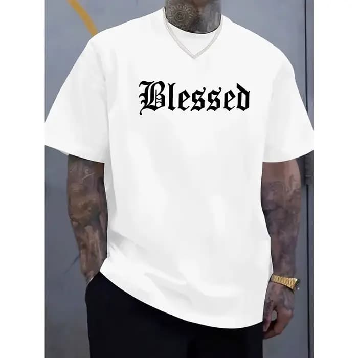 T-shirt minimaliste avec imprimé audacieux sur la poitrine