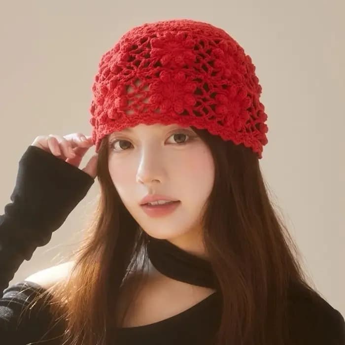 Bonnet Y2K mignon fait main en crochet à motif floral ajouré