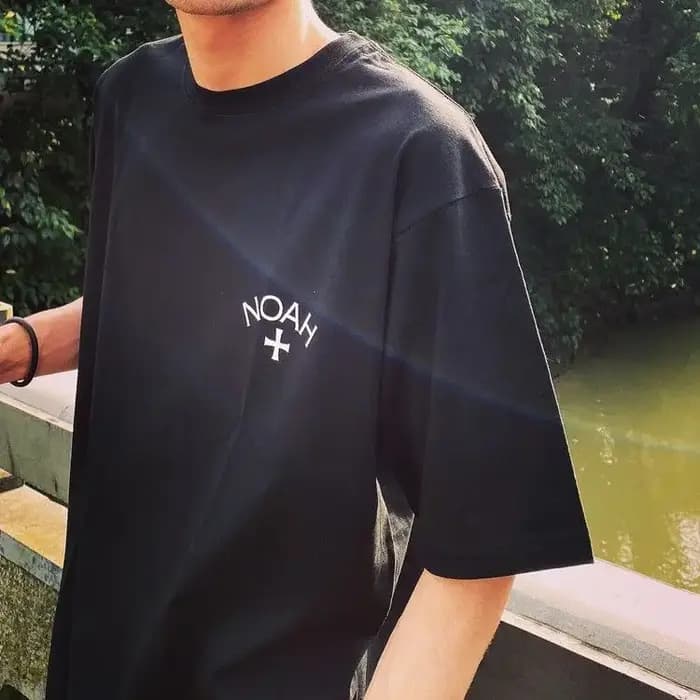 T-shirt graphique avec logo Noah Cross