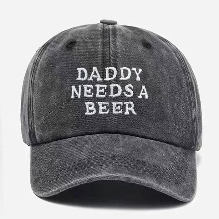 Casquette de baseball 'Daddy Needs A Beer' en denim délavé