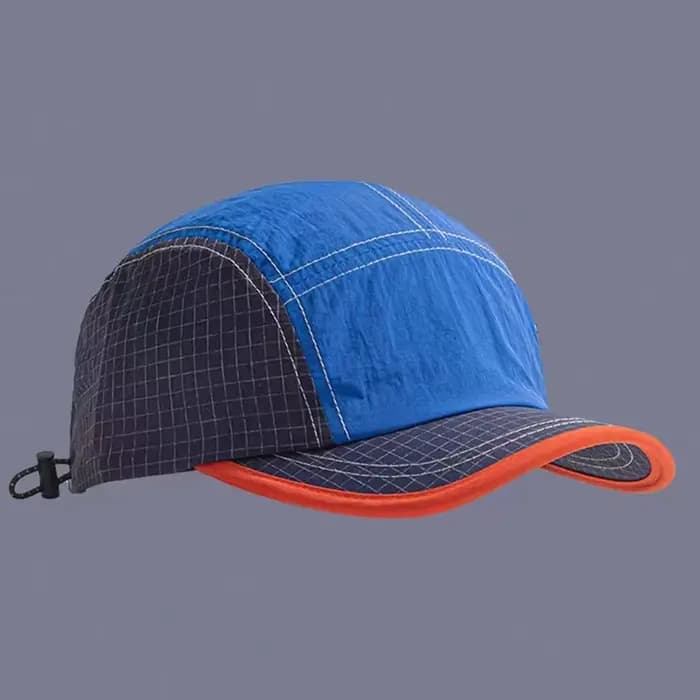 Une casquette à bord court pour hommes