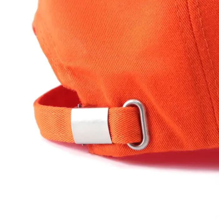 Casquette de baseball personnalisée avec logo et design brodé sur mesure