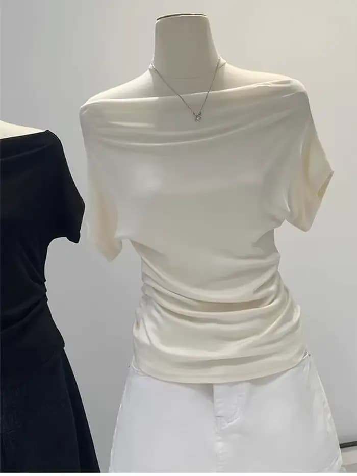 T-shirt noir à manches courtes pour femmes