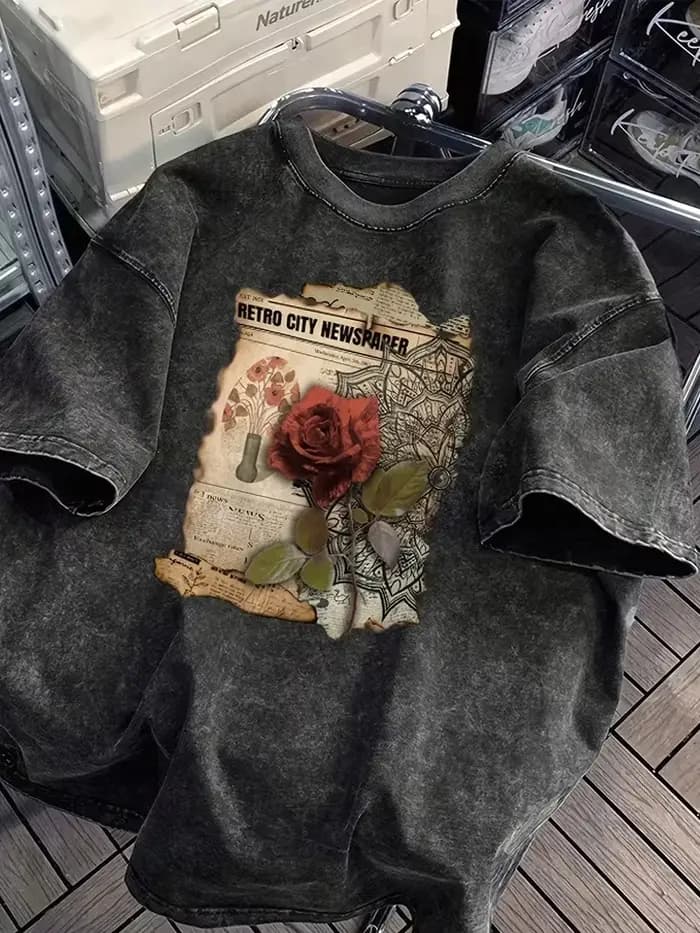 T-shirt vintage délavé avec imprimé rose rétro