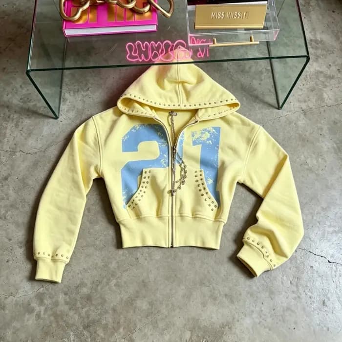 Ensemble 2 pièces jaune style sport avec sweat à capuche et short