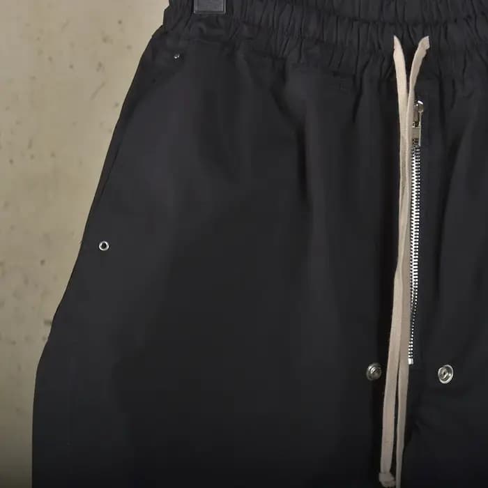 Short de rue foncé pour hommes