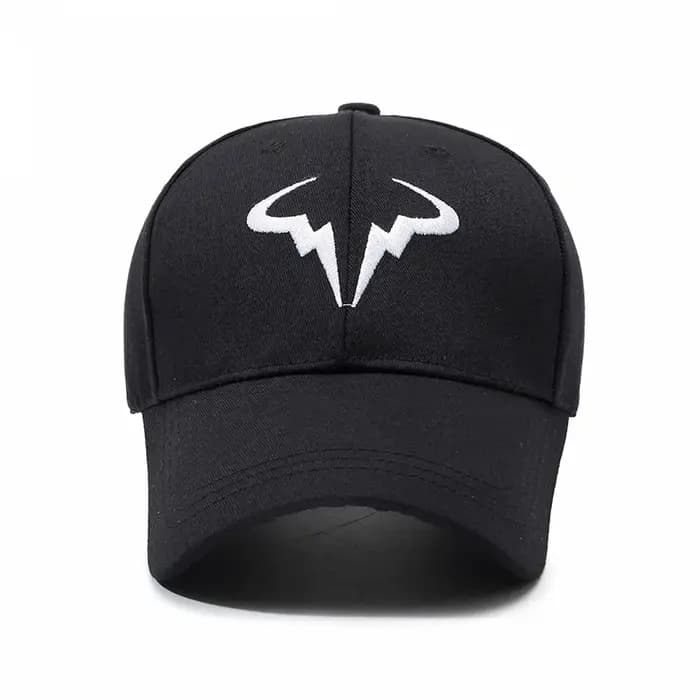 Casquette de baseball noire élégante avec un taureau blanc unique - corne - comme le logo
