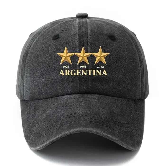 Une casquette de baseball unisexe élégante et polyvalente avec un motif imprimé représentant trois étoiles de l'ARGENTINE. Ce classique Ret