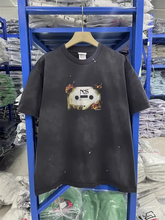 SAINT NaS lettre imprimé magnétophone motif Vintage lavé haute rue T-shirt pur coton col rond ample hommes à manches courtes