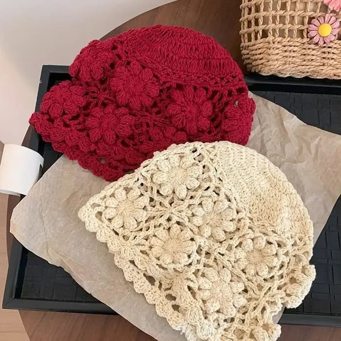 Bonnet Y2K mignon fait main en crochet à motif floral ajouré