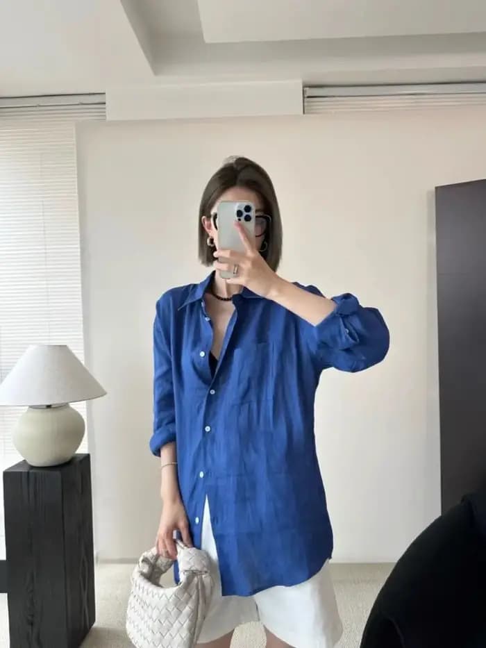Chemise femme en mousseline blanche style vieux argent coupe régulière légère et fluide pour été printemps et protection solaire
