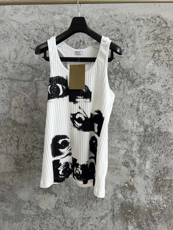 Un sweat-shirt blanc à col rond pour hommes au design original avec imprimé d'oeil