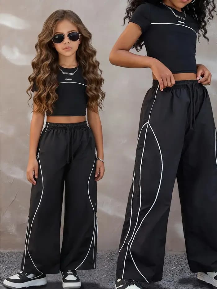 Tenue décontractée style streetwear d'été pour adolescentes : ensemble deux pièces composé d'un t-shirt noir et d'un