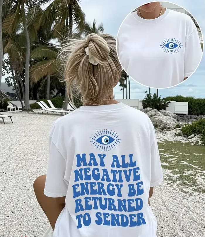 T-shirt graphique œil porte-bonheur avec slogan « Que toute énergie négative soit retournée au lanceur »