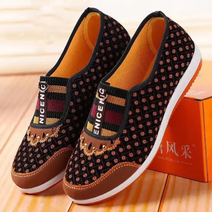 Baskets en tissu décontractées pour femmes, chaussures de sport respirantes de couleur unie, adaptées à la marche et au Camping