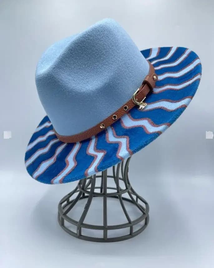Chapeaux en daim peints à la main bleu ciel pour hommes et femmes