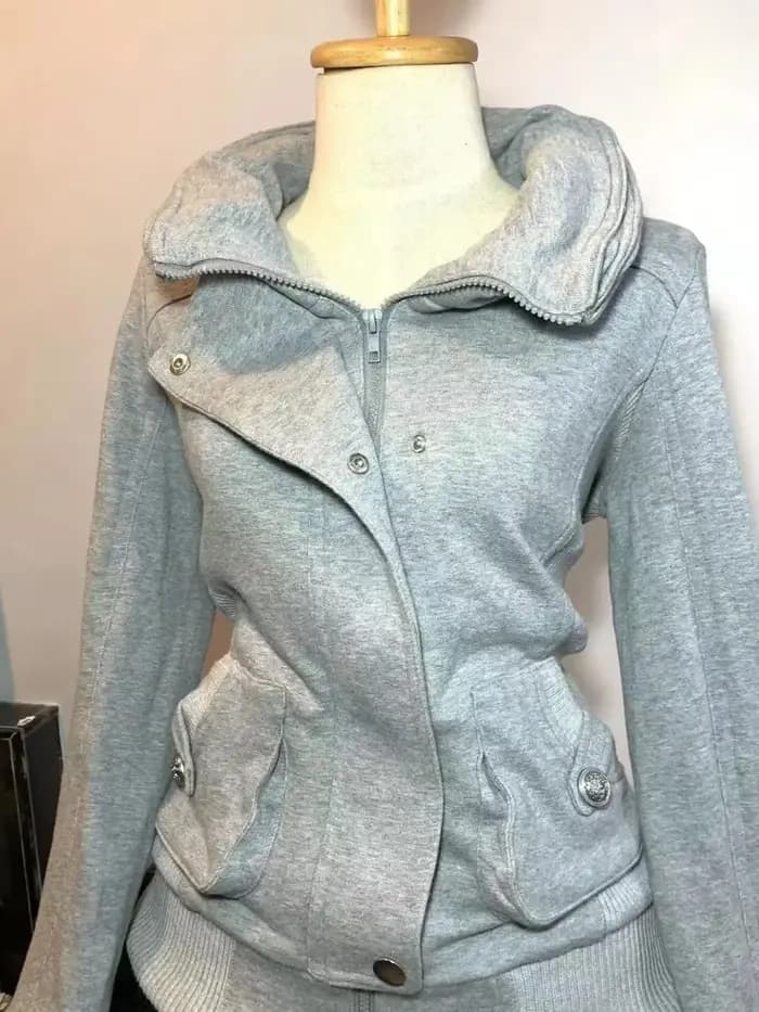 Sweat-shirt gris rétro pour femmes