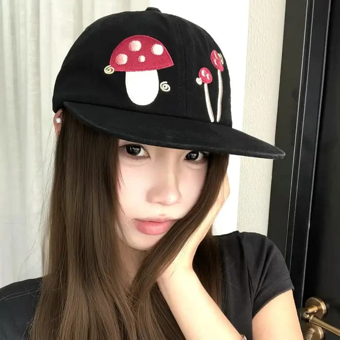 Casquette de baseball brodée motif champignon