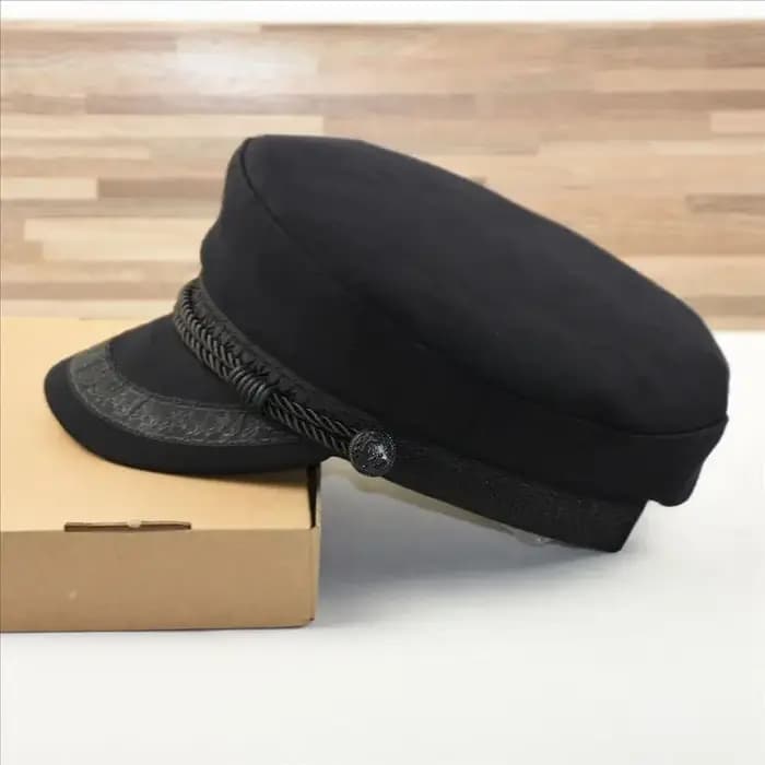 Chapeau de capitaine noir classique