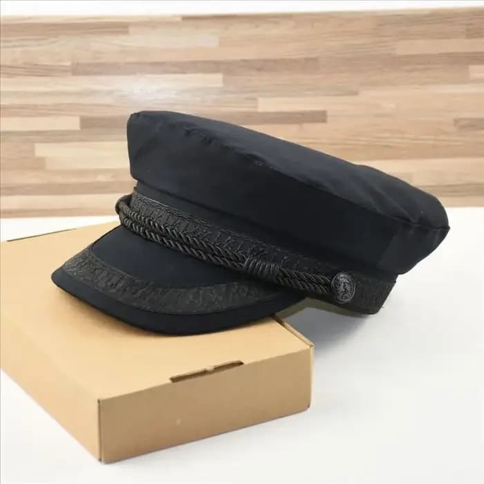 Chapeau de capitaine noir classique
