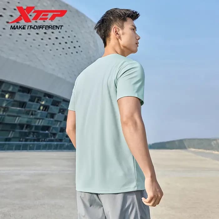 Xtep T-Shirt à manches courtes et col rond pour hommes