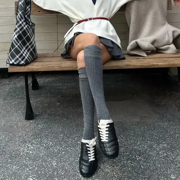2025 femmes noir décontracté football Style baskets appartements Chic lacets chaussures de marche confortables femme formateurs de haute qualité