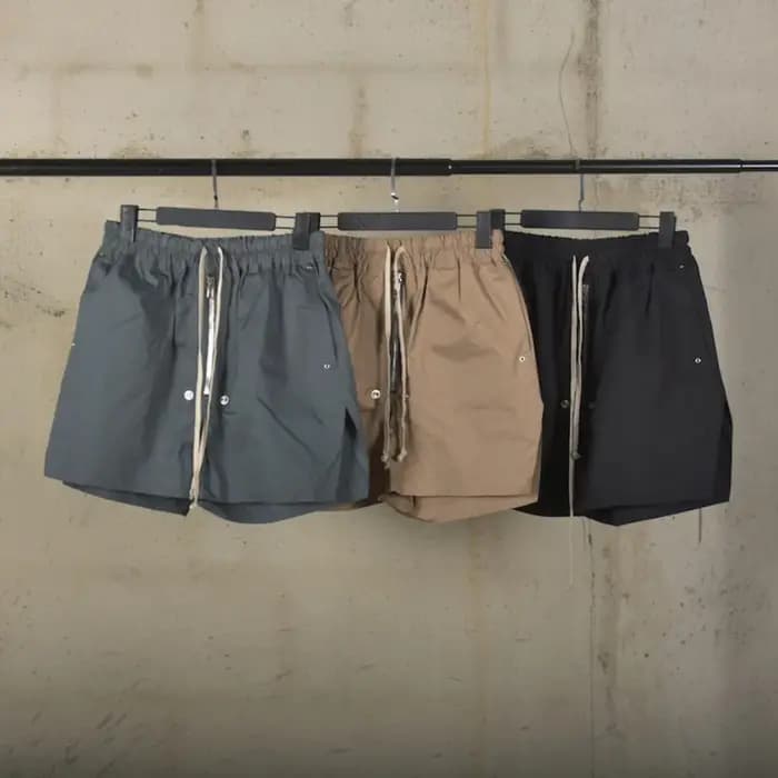 Short de rue foncé pour hommes