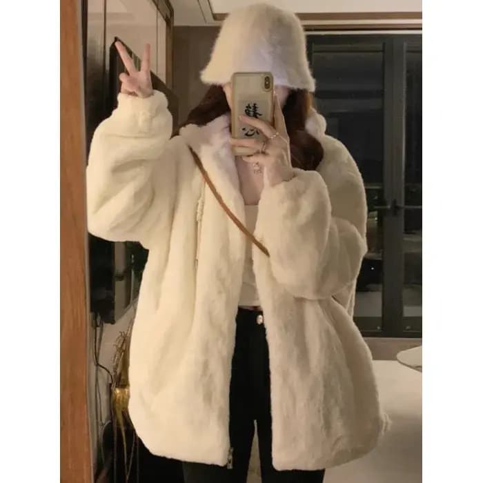 Veste à capuche en laine d'agneau pour femme coupe ample et épaisse tricotée pour hiver automne 2025 noir beige