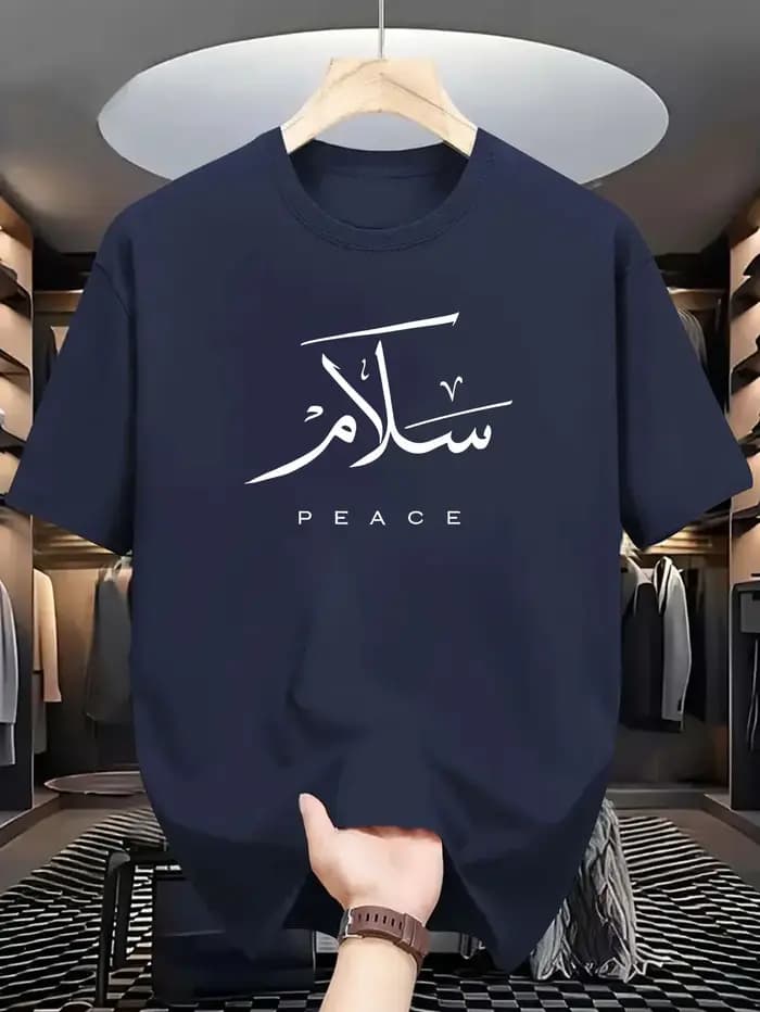 T-shirt Homme 100% Coton avec Slogan de Paix en Calligraphie Arabe – Haut Décontracté Urbain d'Été d'Inspiration Culturelle Minimaliste
