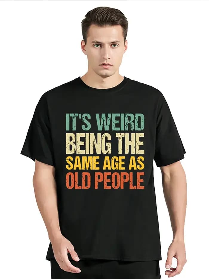 T-shirt rétro « C'est bizarre d'être du même âge que les personnes âgées »