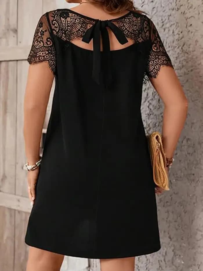 Vêtements pour femmes européens et américains grande taille printemps et été élégant nouveau style tempérament banlieue dentelle épissage dos creux robe à manches courtes
