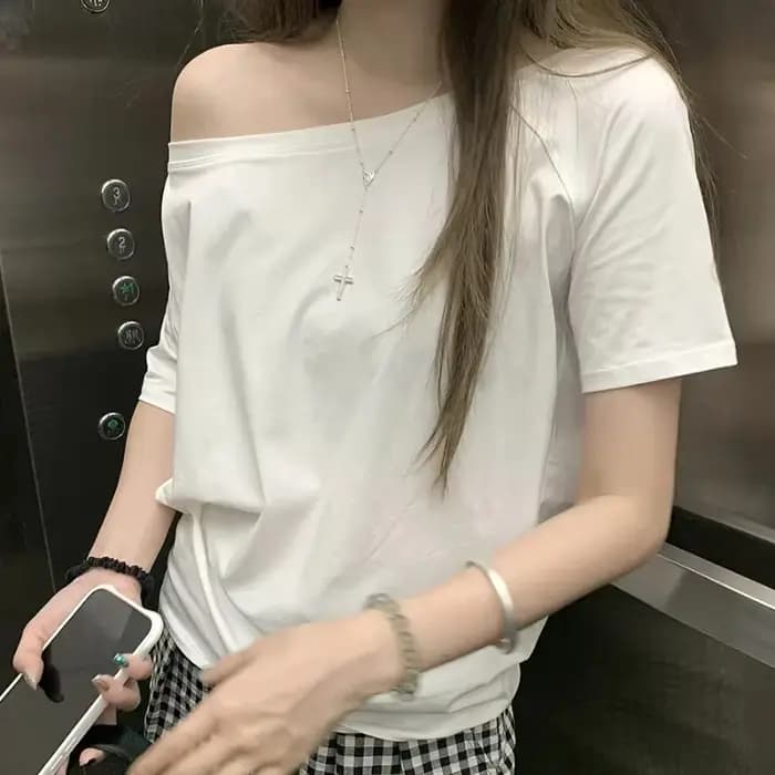 T-shirts femmes solide Simple été décontracté Cleanfit à manches courtes tout-match jeunes filles Streetwear Y2k haut vêtements esthétiques Ins