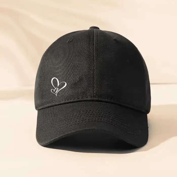 Casquette de baseball à motif de coeur mignon avec un design de coeur blanc