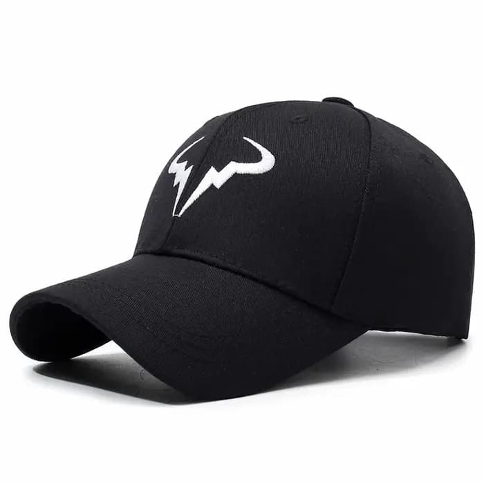 Casquette de baseball noire élégante avec un taureau blanc unique - corne - comme le logo