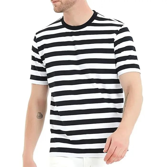 T-shirts graphiques simples à fines rayures pour hommes