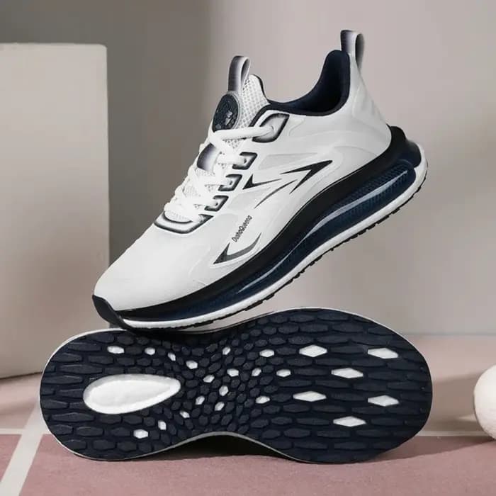 Une paire de baskets à coussin d'air pour adolescents avec semelle amortissante