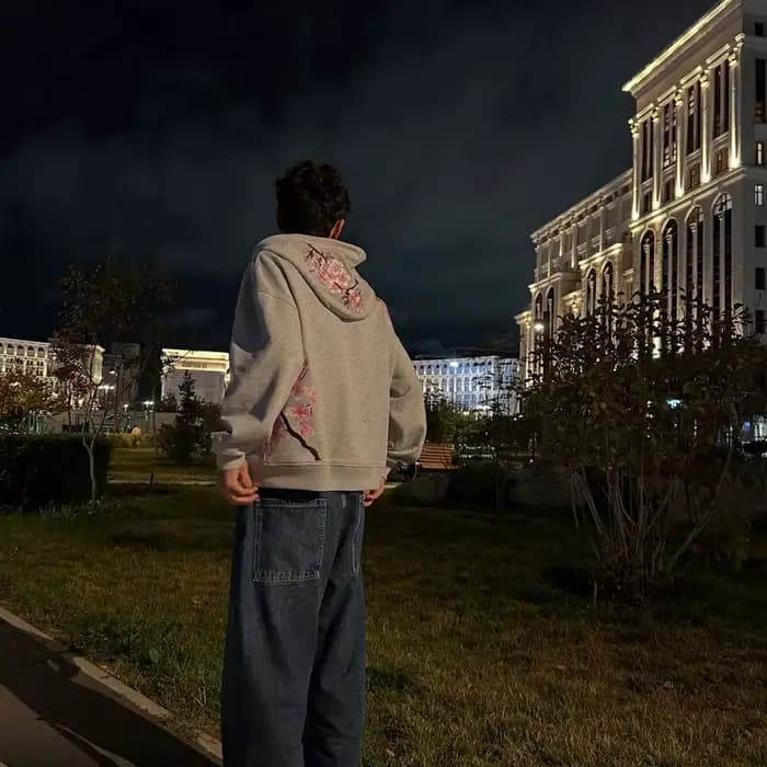 Sakura Bloom – sweat à capuche brodé pour femmes
