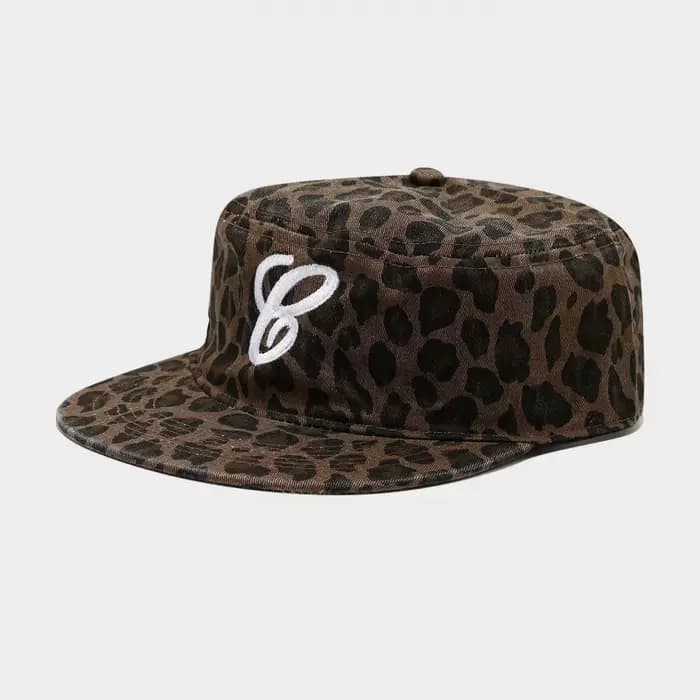 Casquette militaire à dessus plat brodée avec lettre C imprimée léopard, chapeau streetwear décontracté réglable pour hommes et femmes
