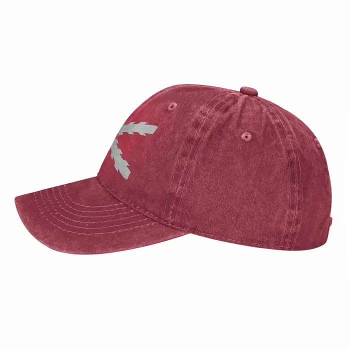 Casquettes de baseball blanches à croix bordeaux