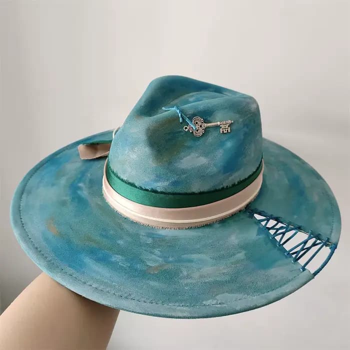 Chapeaux en daim peints à la main bleu ciel pour hommes et femmes