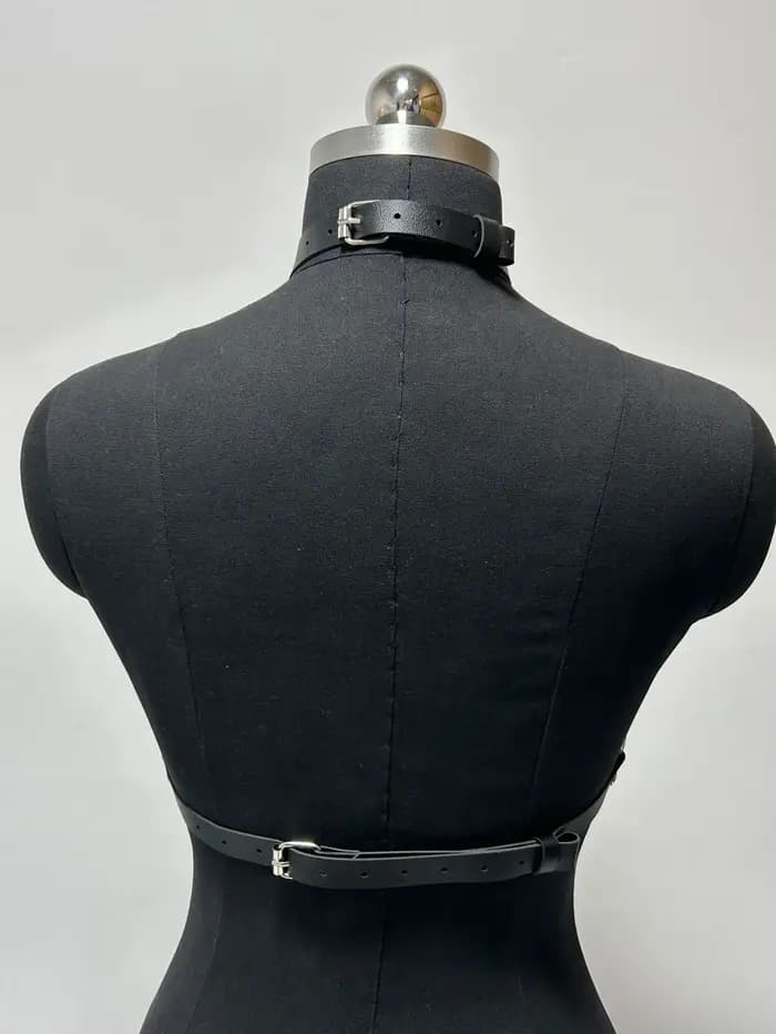 Harnais de poitrine punk en cuir PU pour femme