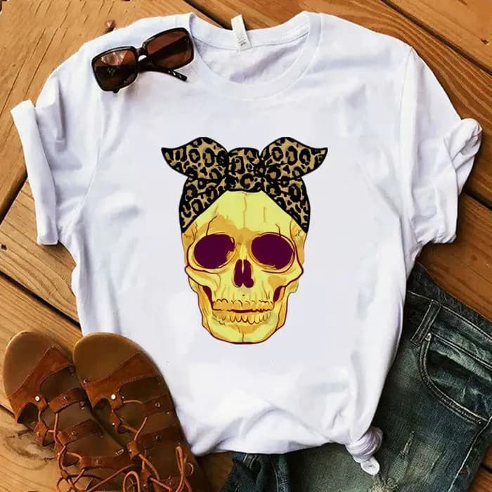 T-shirt imprimé tête de mort et couronne pour femme