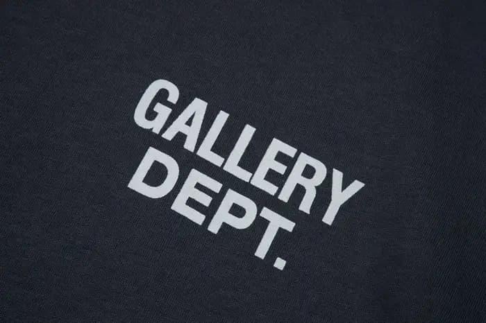GALLERY DEPT T-shirt décontracté en coton à manches courtes avec imprimé alphabet classique